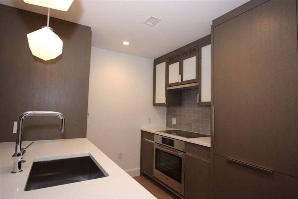 100 Lovejoy Wharf # 10M