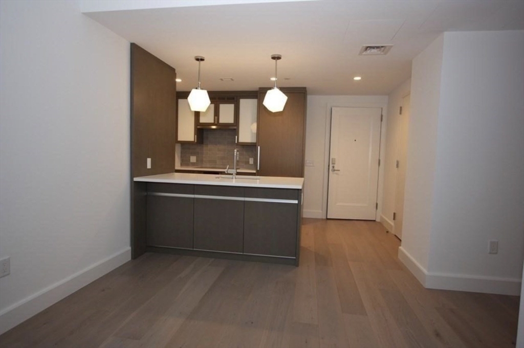 100 Lovejoy Wharf # 10M