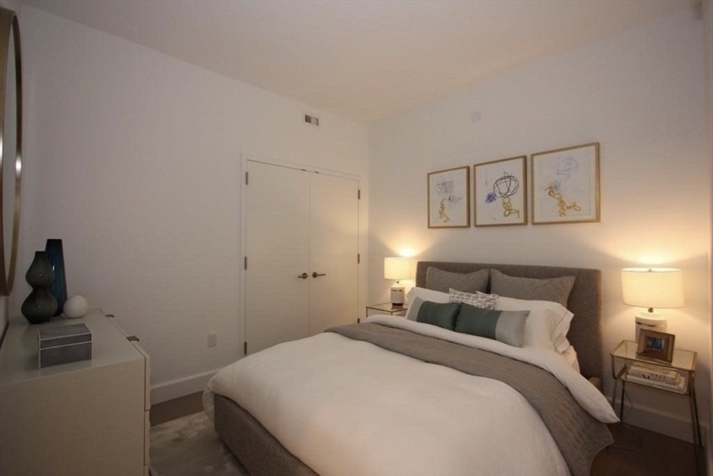 100 Lovejoy Wharf # 10M