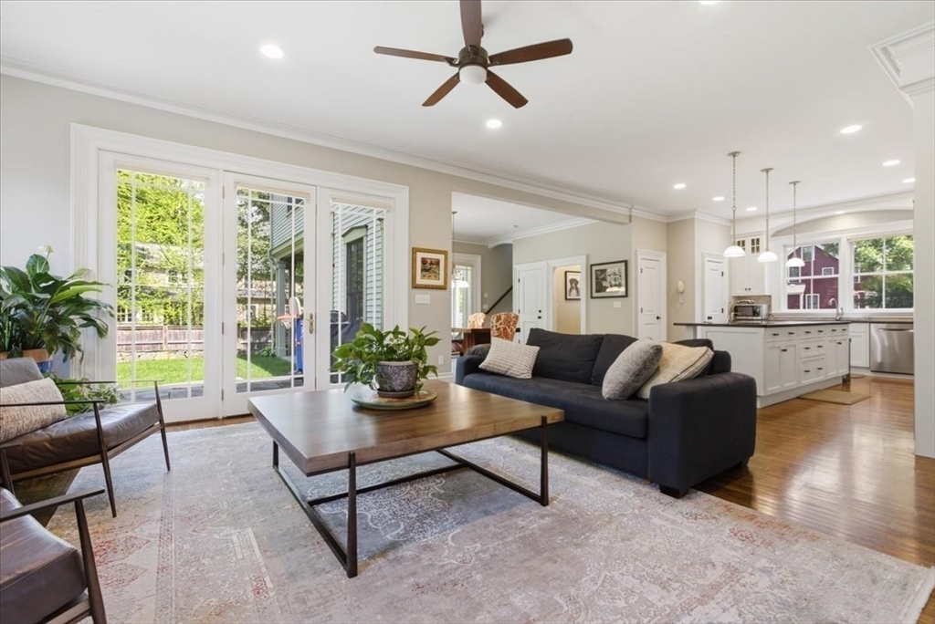 7 Locust Ave
