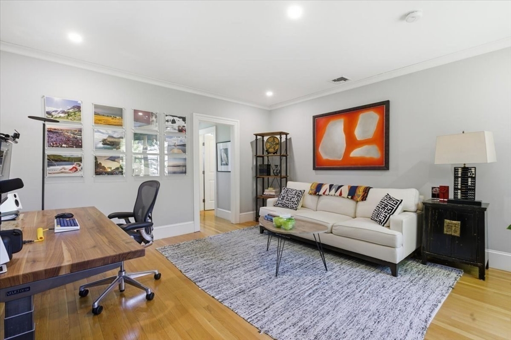7 Locust Ave