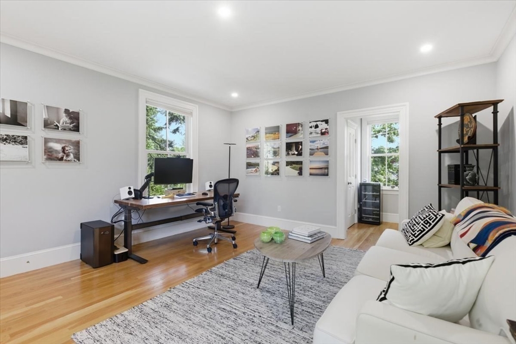 7 Locust Ave