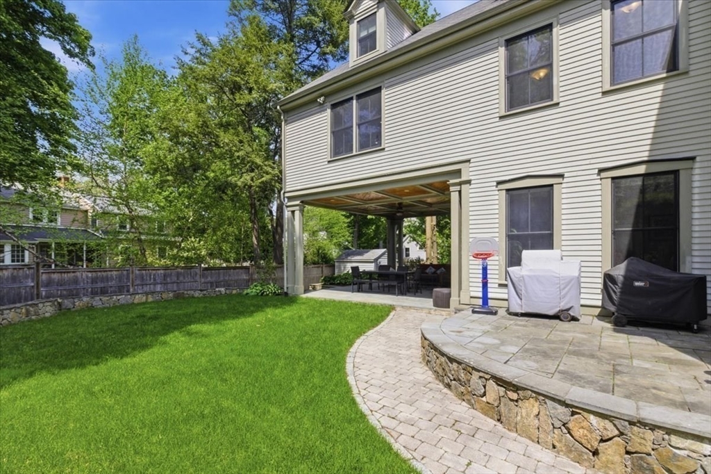7 Locust Ave