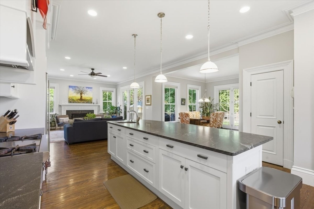 7 Locust Ave