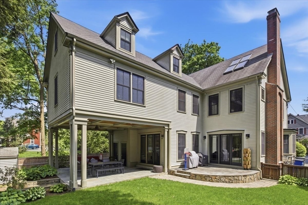 7 Locust Ave