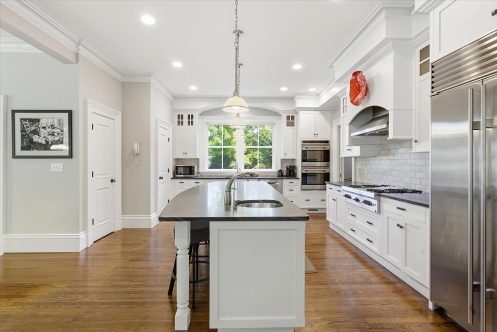 7 Locust Ave