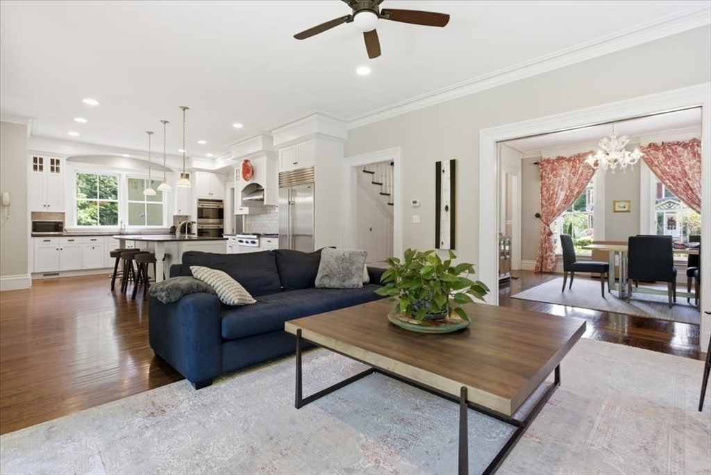 7 Locust Ave