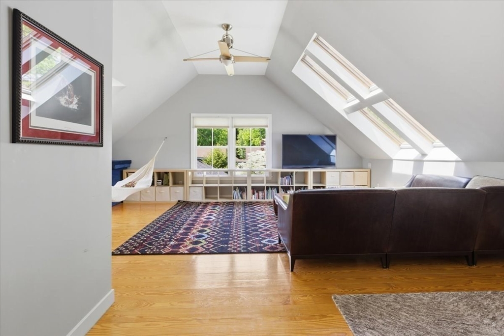 7 Locust Ave
