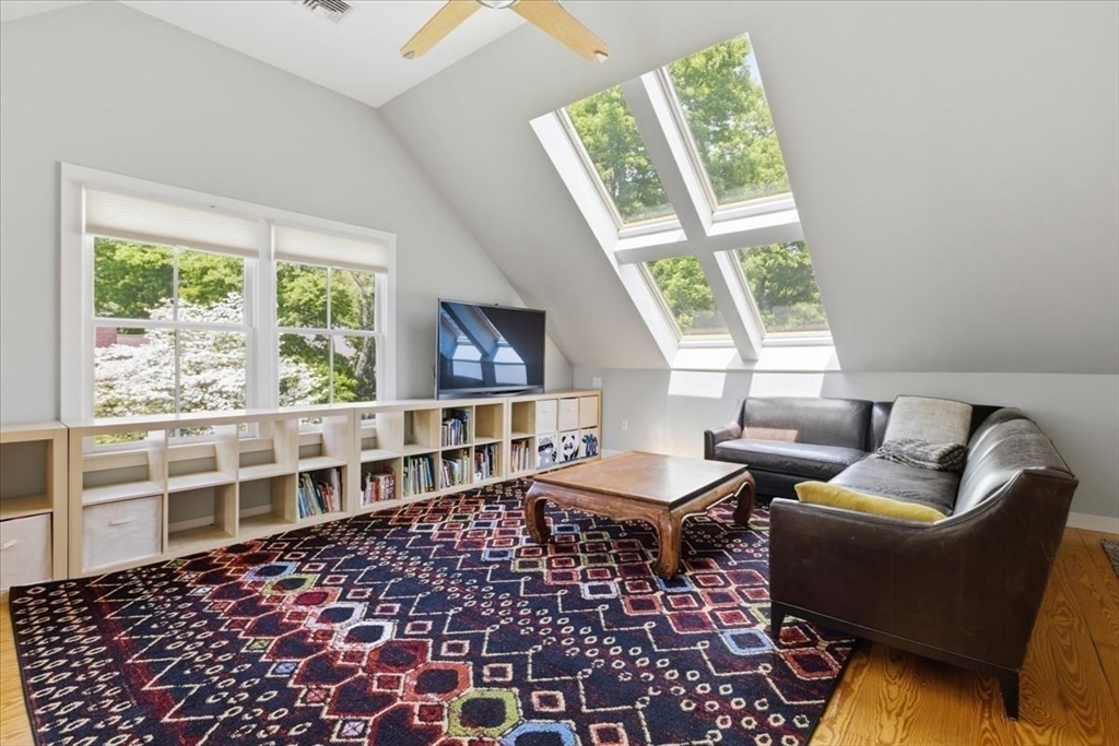 7 Locust Ave
