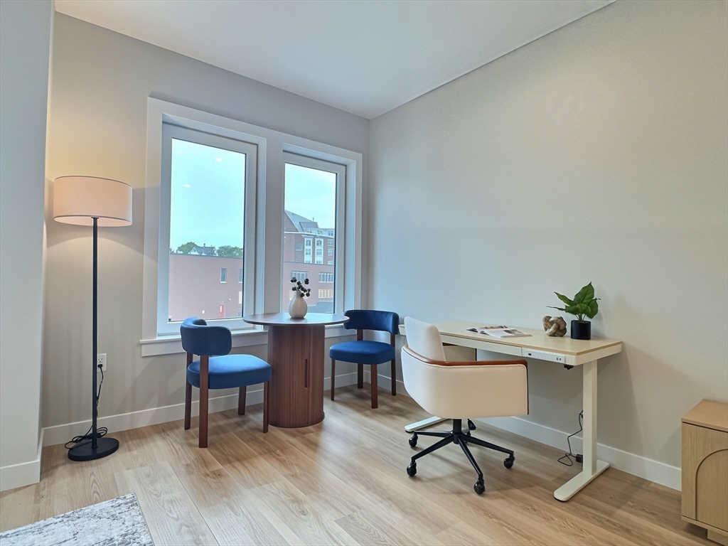 1305 Hyde Park Ave. # 213