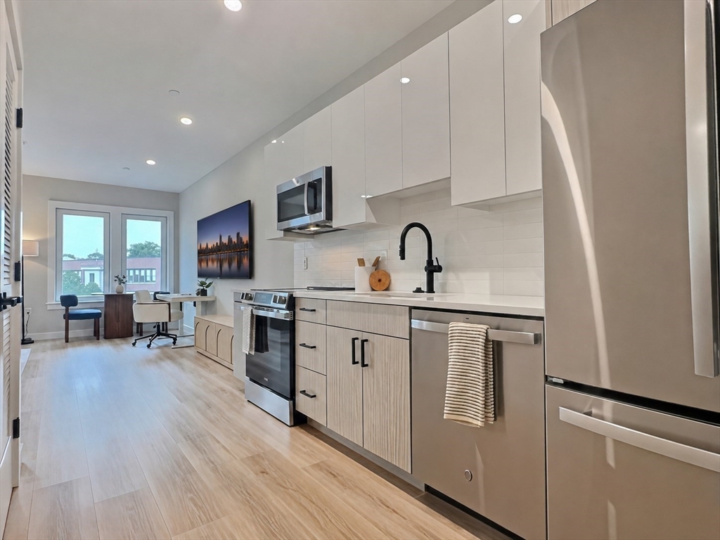 1305 Hyde Park Ave. # 213