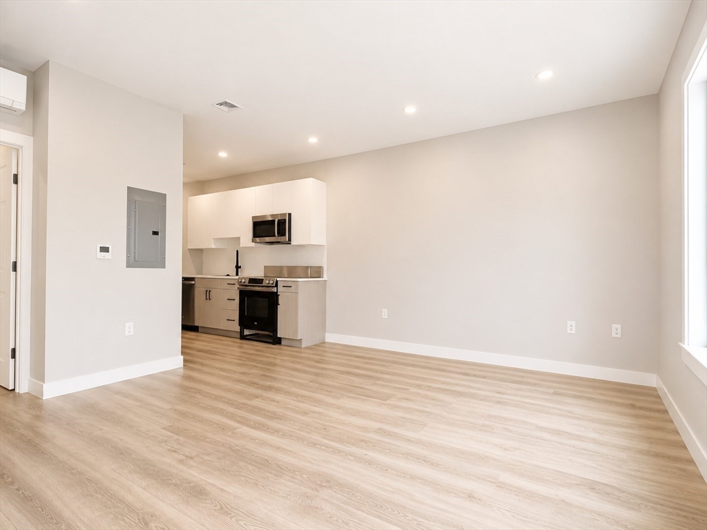 1305 Hyde Park Ave. # 213