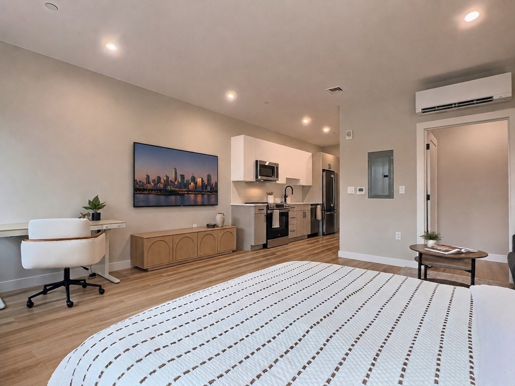 1305 Hyde Park Ave. # 213