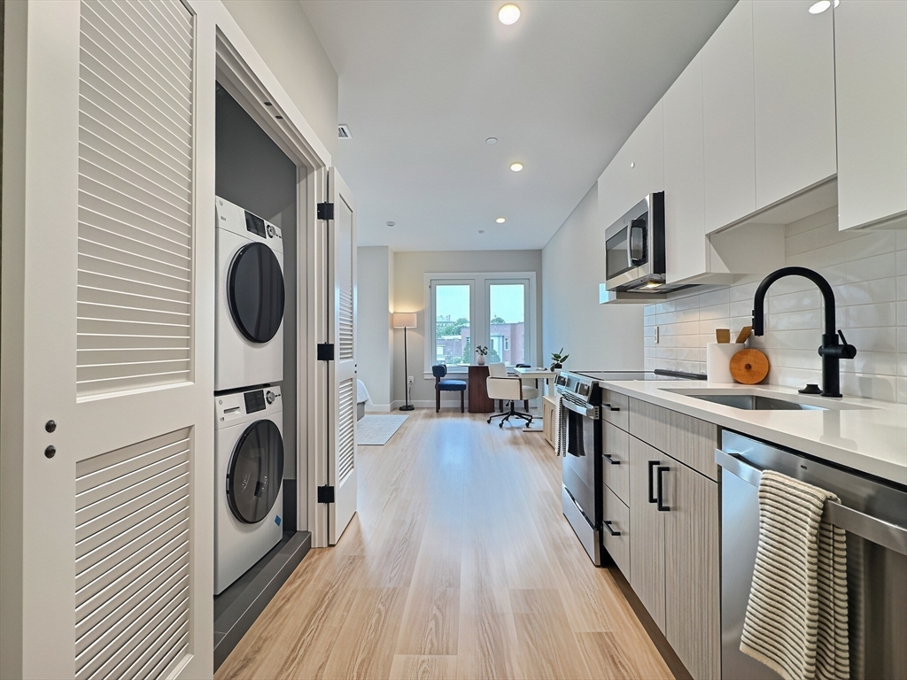 1305 Hyde Park Ave. # 213