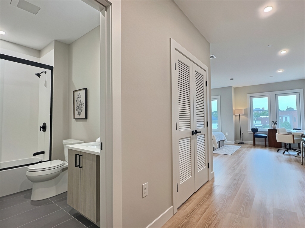 1305 Hyde Park Ave. # 213