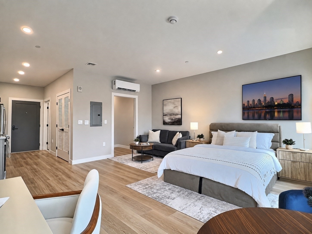 1305 Hyde Park Ave. # 213