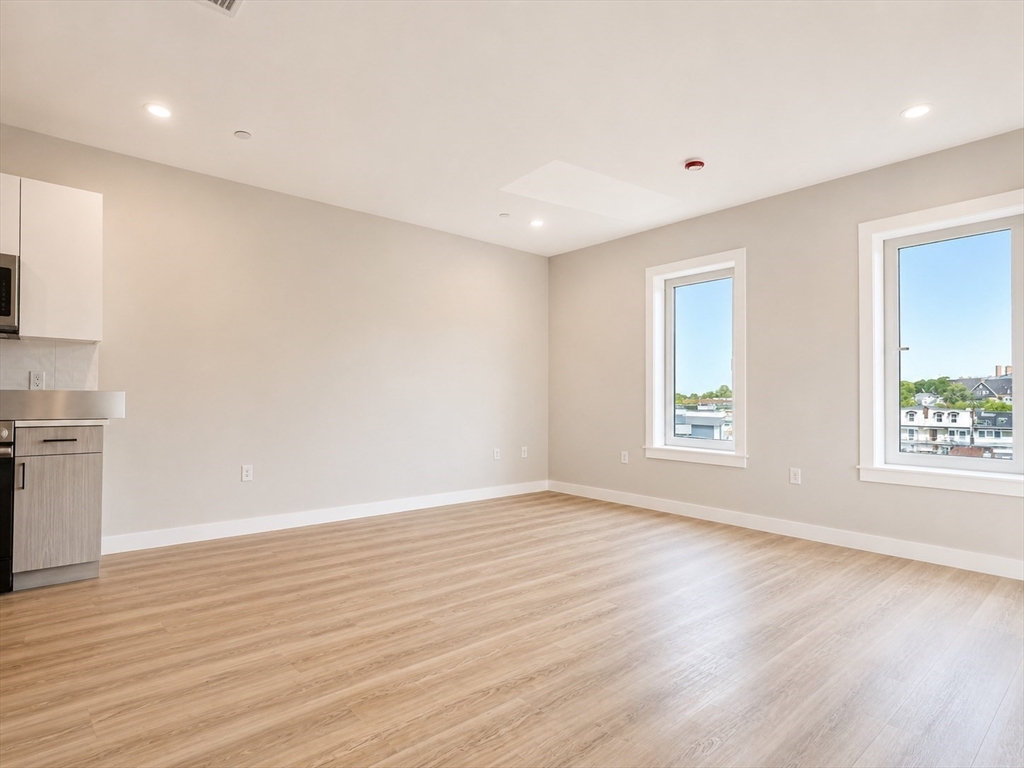 1305 Hyde Park Ave. # 213