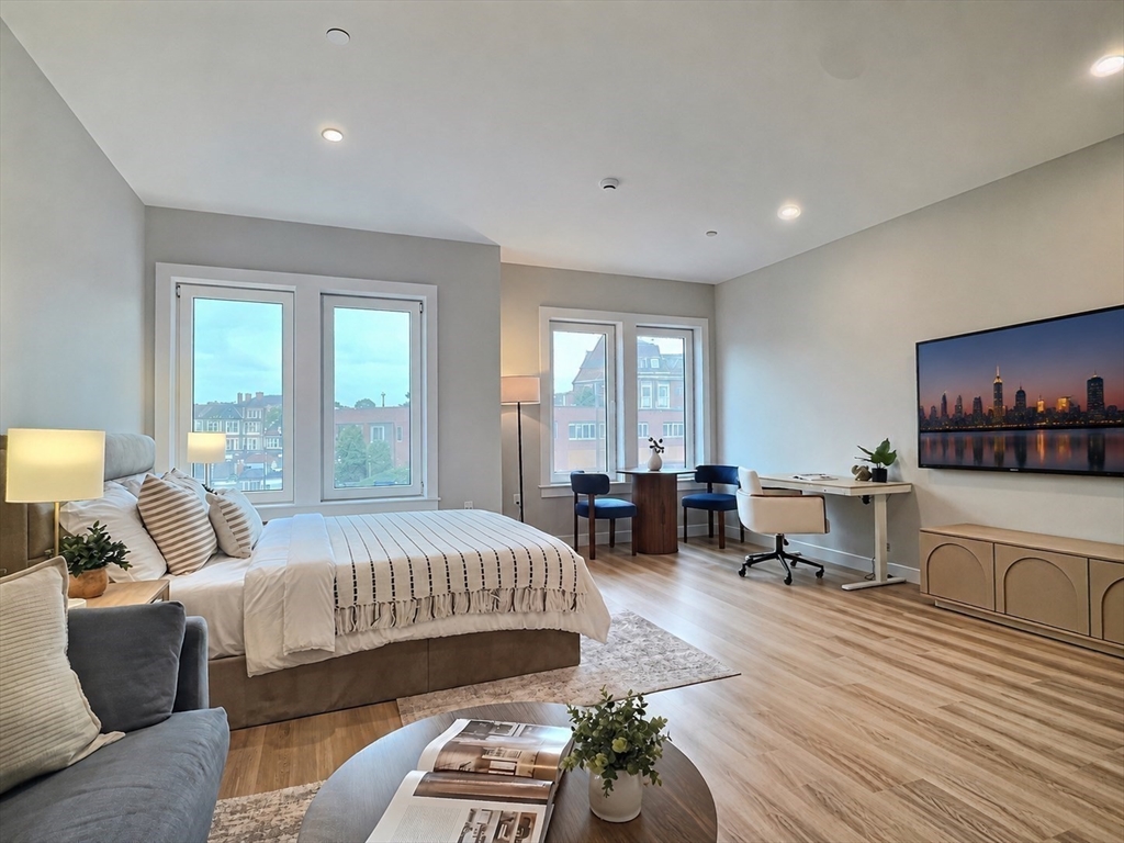 1305 Hyde Park Ave. # 213