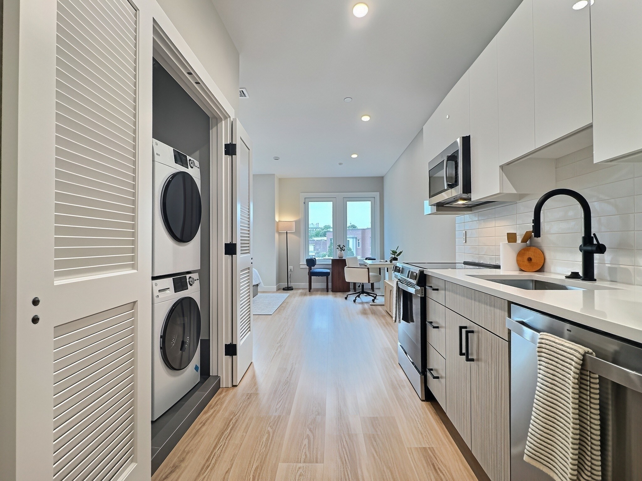 1305 Hyde Park Ave. # 211