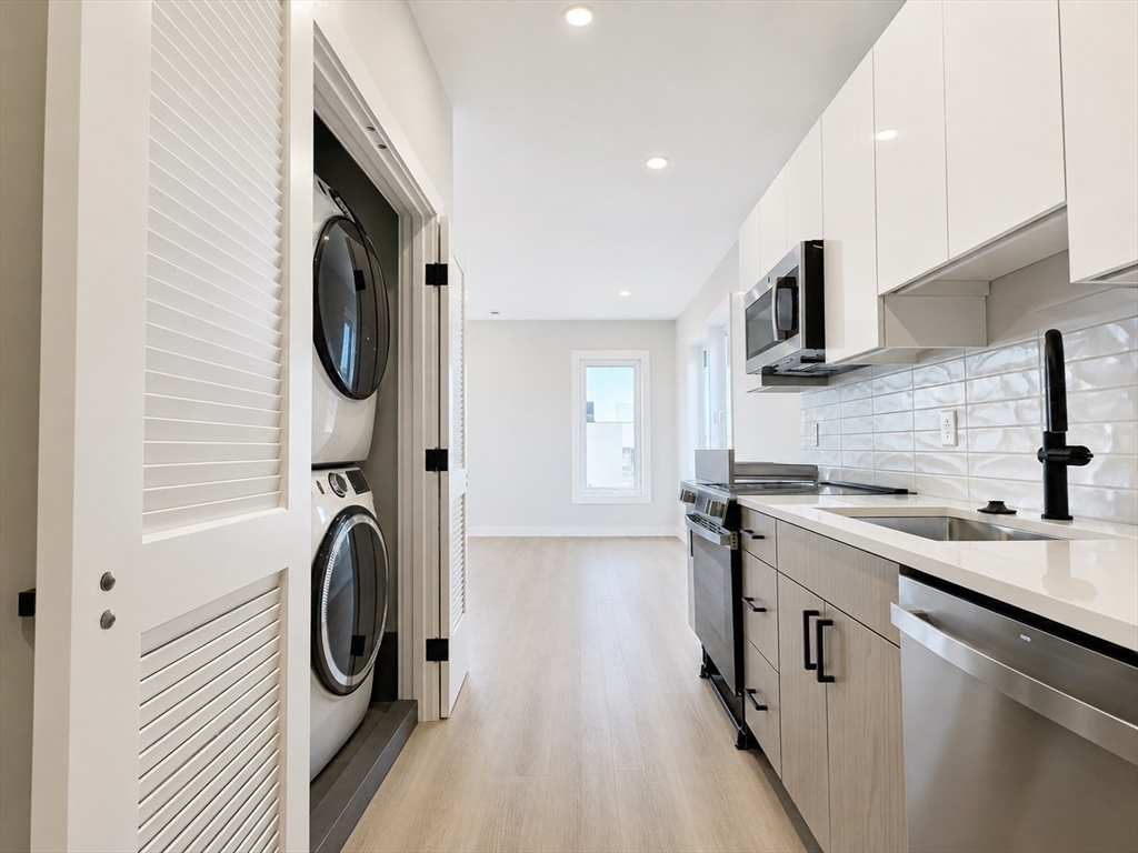 1305 Hyde Park Ave. # 211