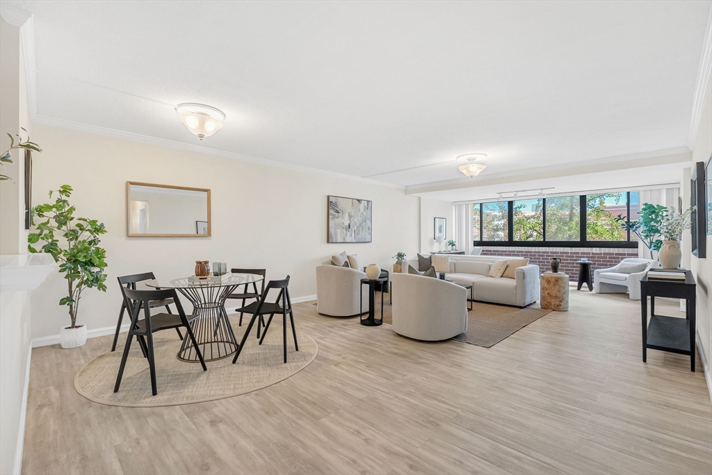 9 Hawthorne Pl # 7H