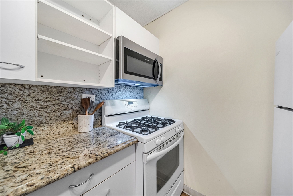 9 Hawthorne Pl # 7H