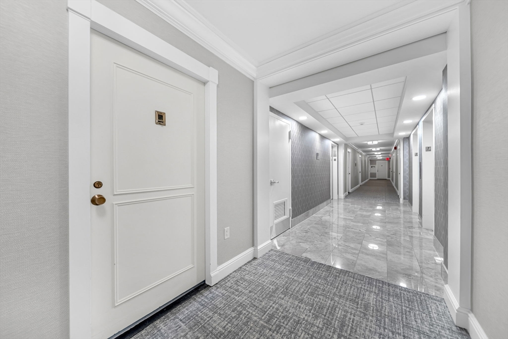 9 Hawthorne Pl # 7H