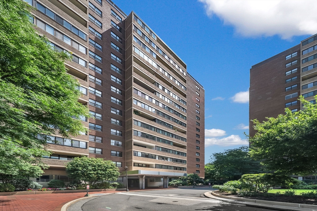 9 Hawthorne Pl # 7H