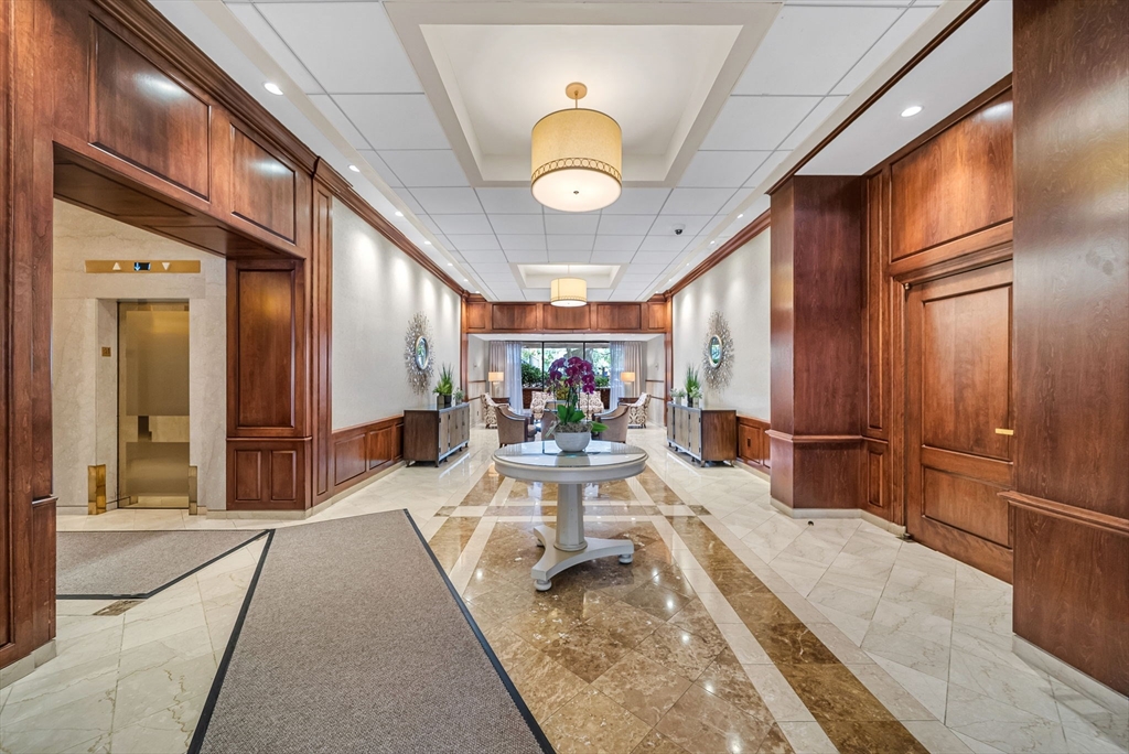 9 Hawthorne Pl # 7H