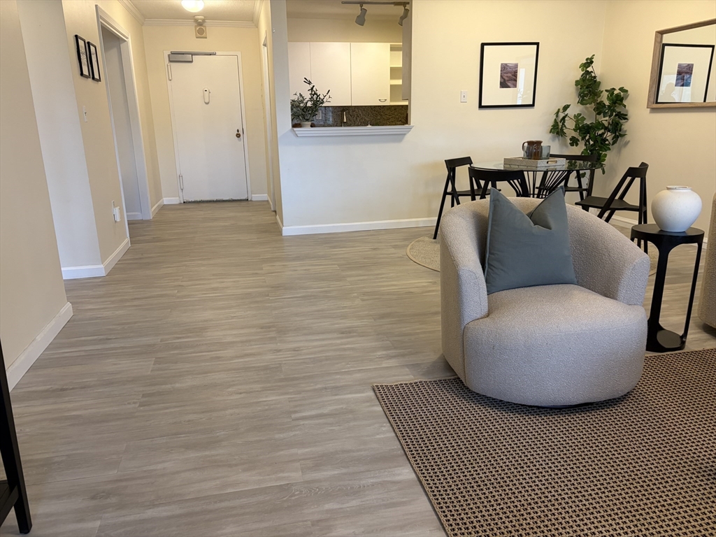 9 Hawthorne Pl # 7H
