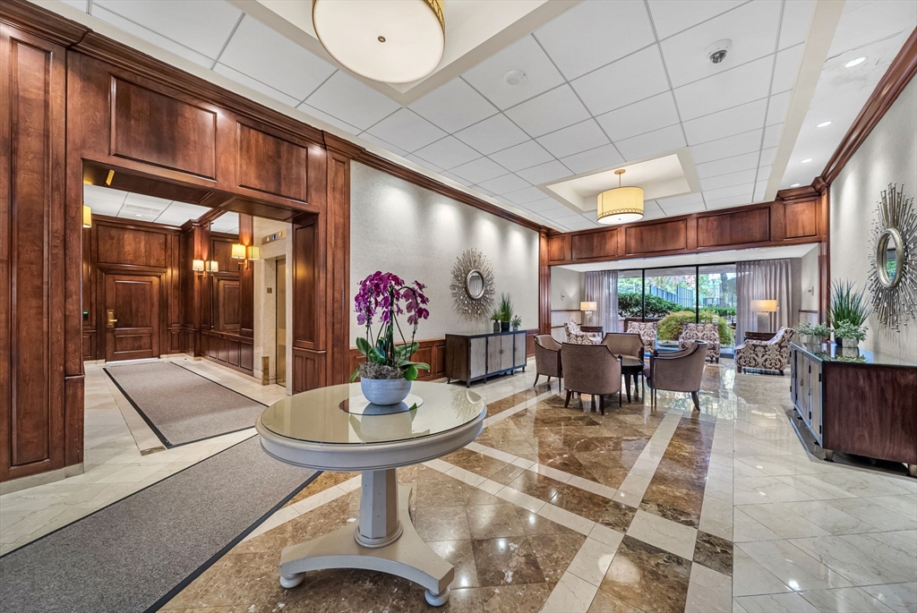 9 Hawthorne Pl # 7H