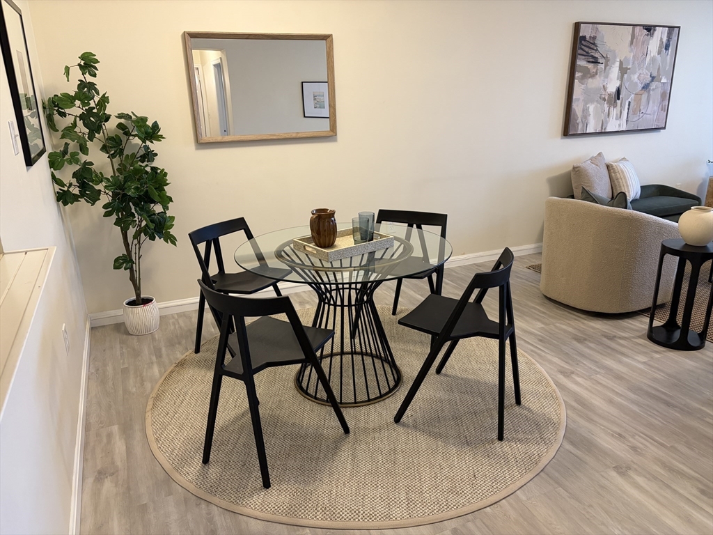 9 Hawthorne Pl # 7H