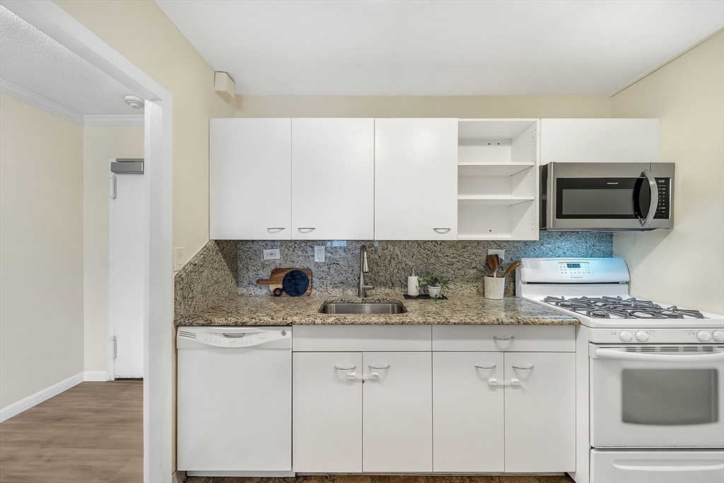 9 Hawthorne Pl # 7H