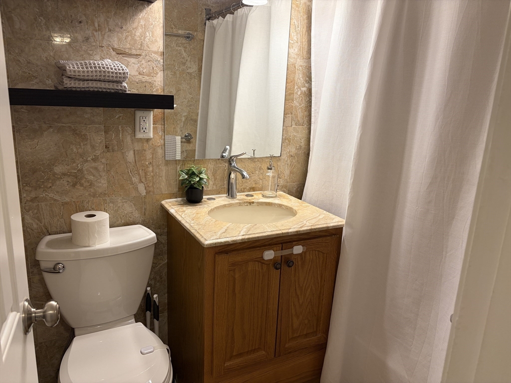 9 Hawthorne Pl # 7H
