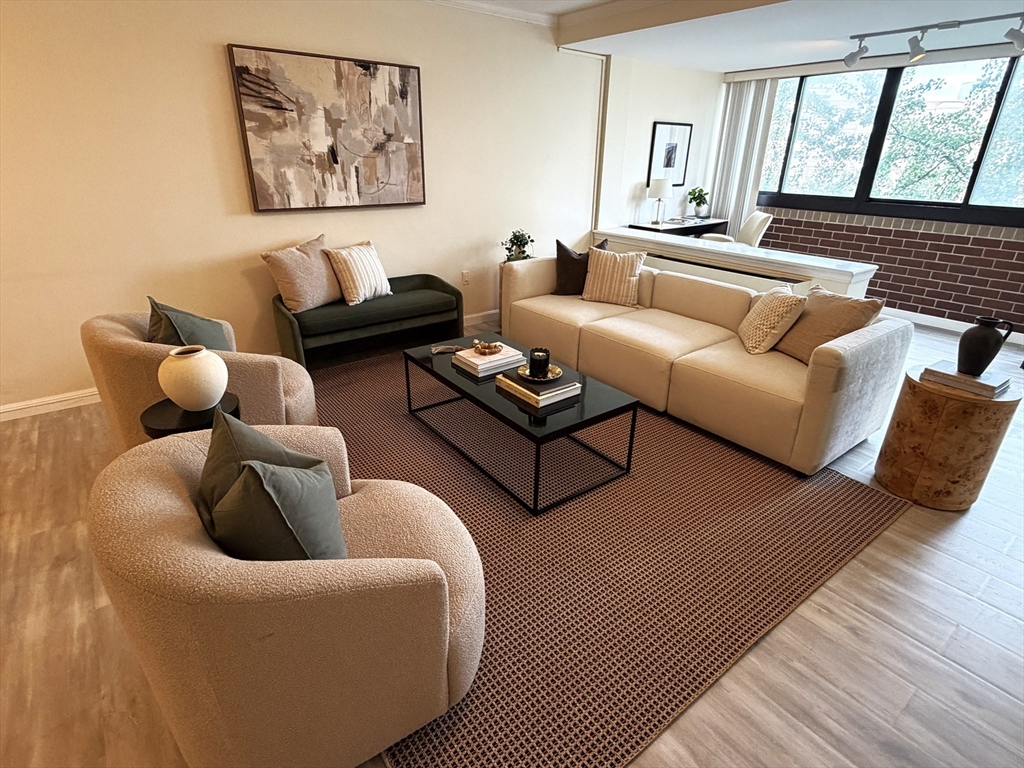 9 Hawthorne Pl # 7H