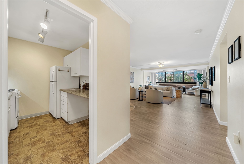 9 Hawthorne Pl # 7H