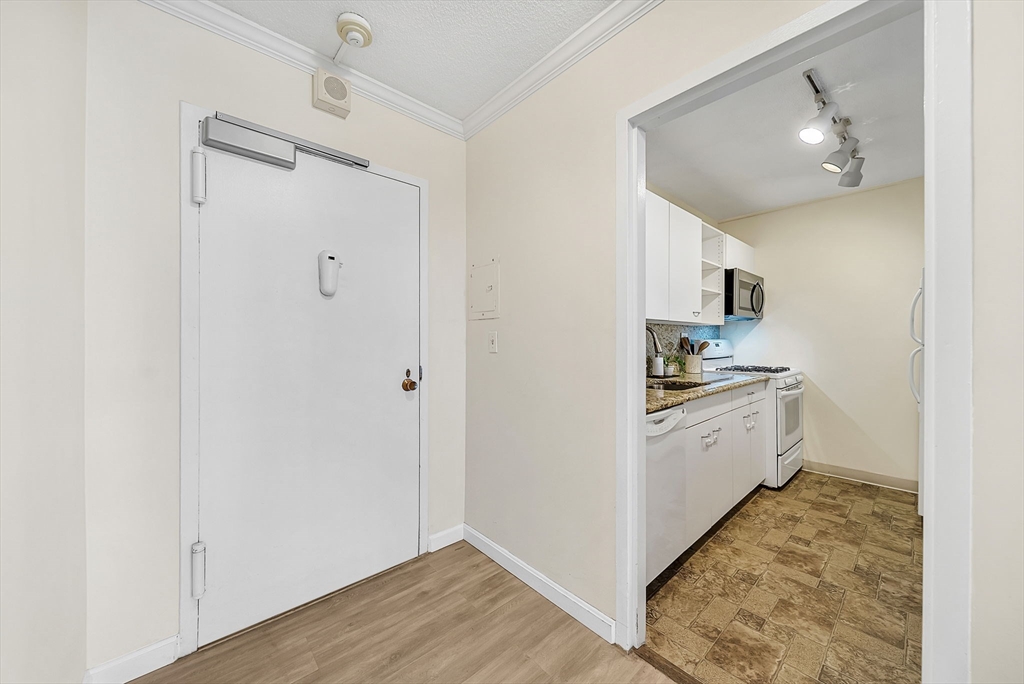 9 Hawthorne Pl # 7H