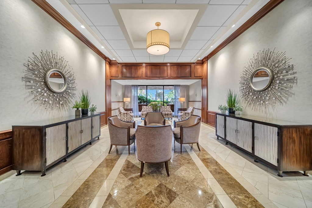 9 Hawthorne Pl # 7H