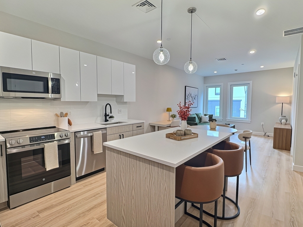 1305 Hyde Park Ave. # 209