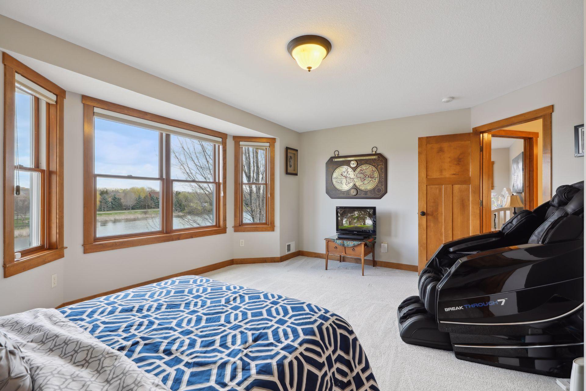 10590 Watersedge Lane