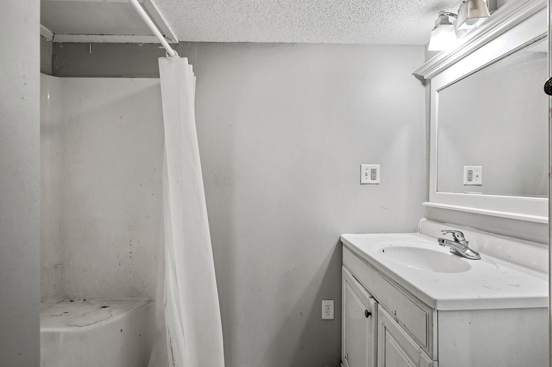 2643 Zarthan Avenue S