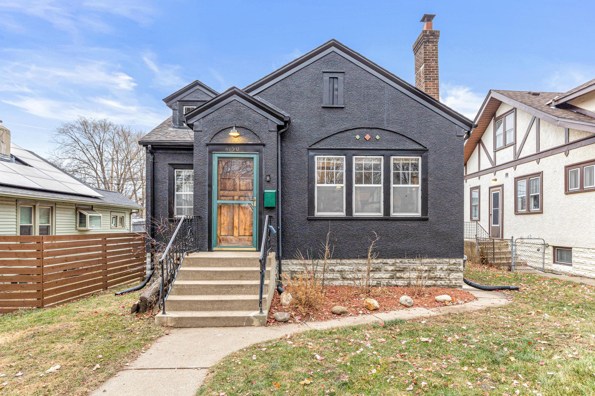 4150 Queen Avenue N