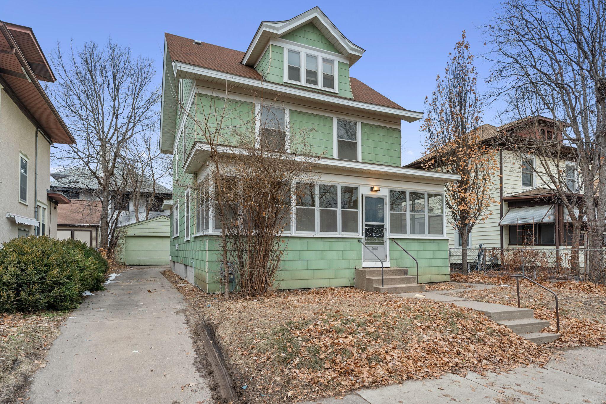 1216 W 31st Street