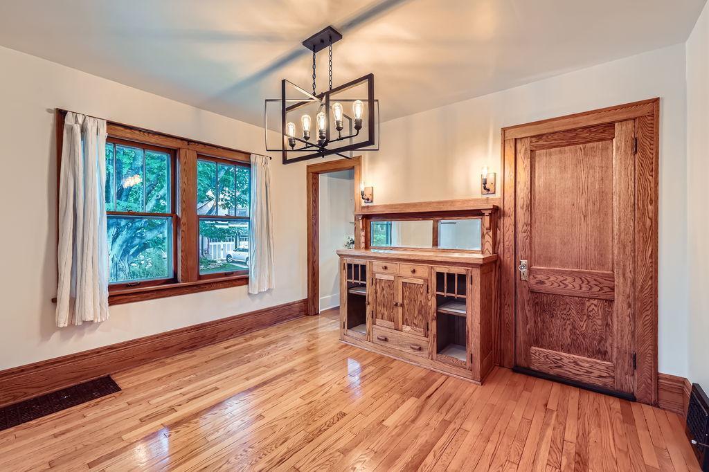 1260 Saint Albans Street N