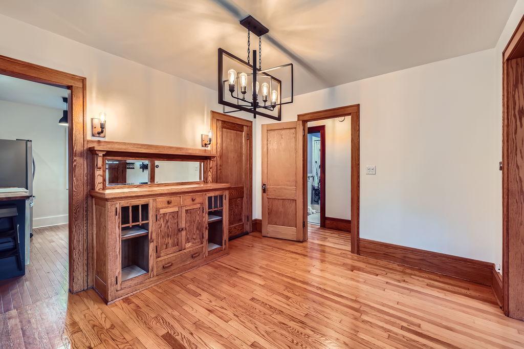 1260 Saint Albans Street N