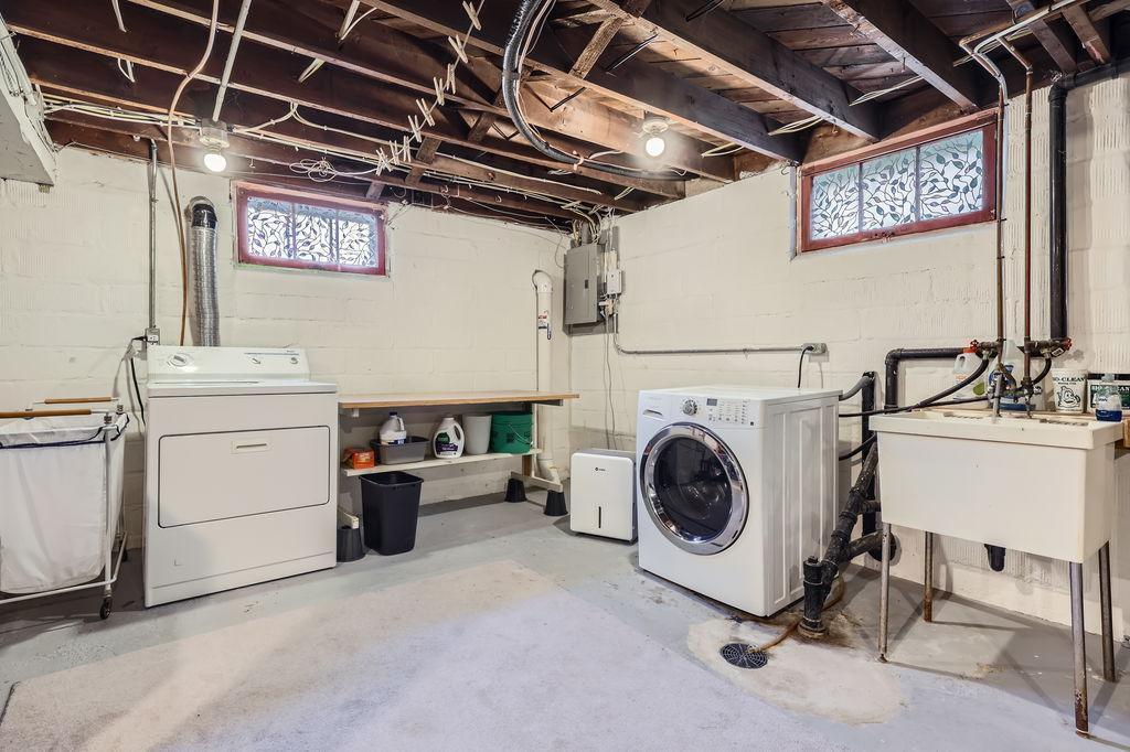 1260 Saint Albans Street N