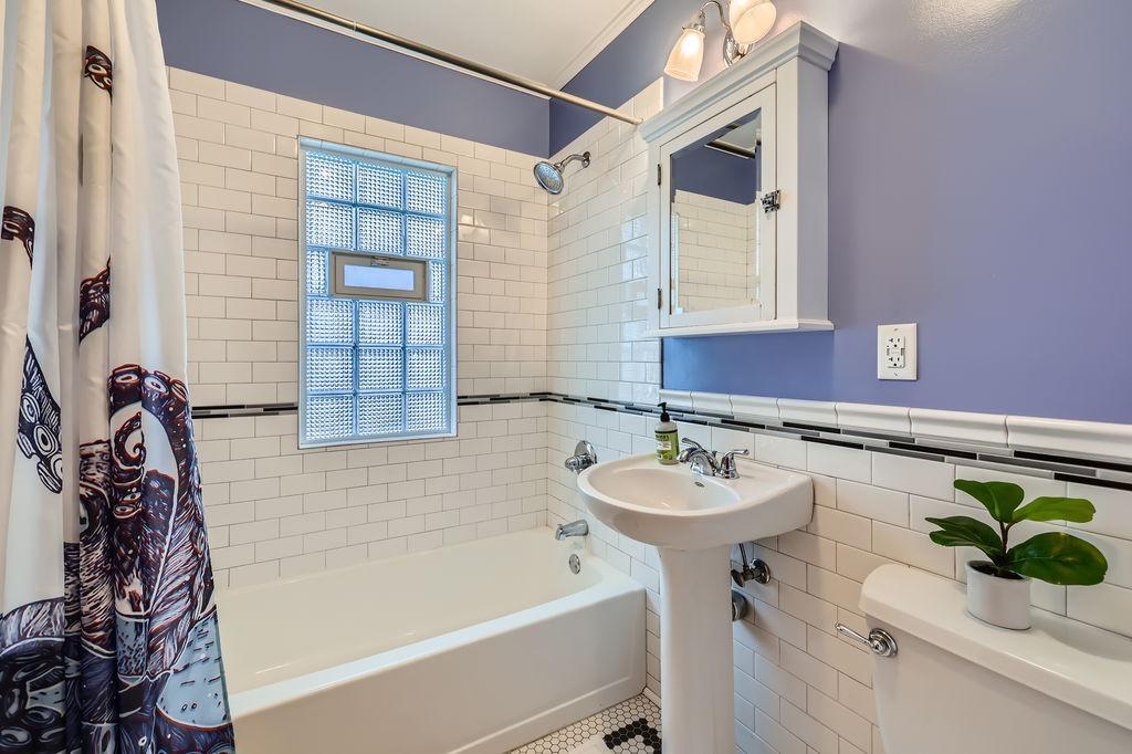 1260 Saint Albans Street N