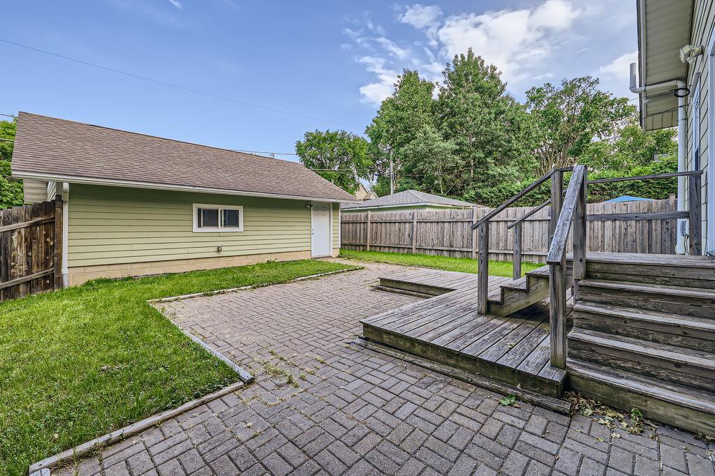 1260 Saint Albans Street N