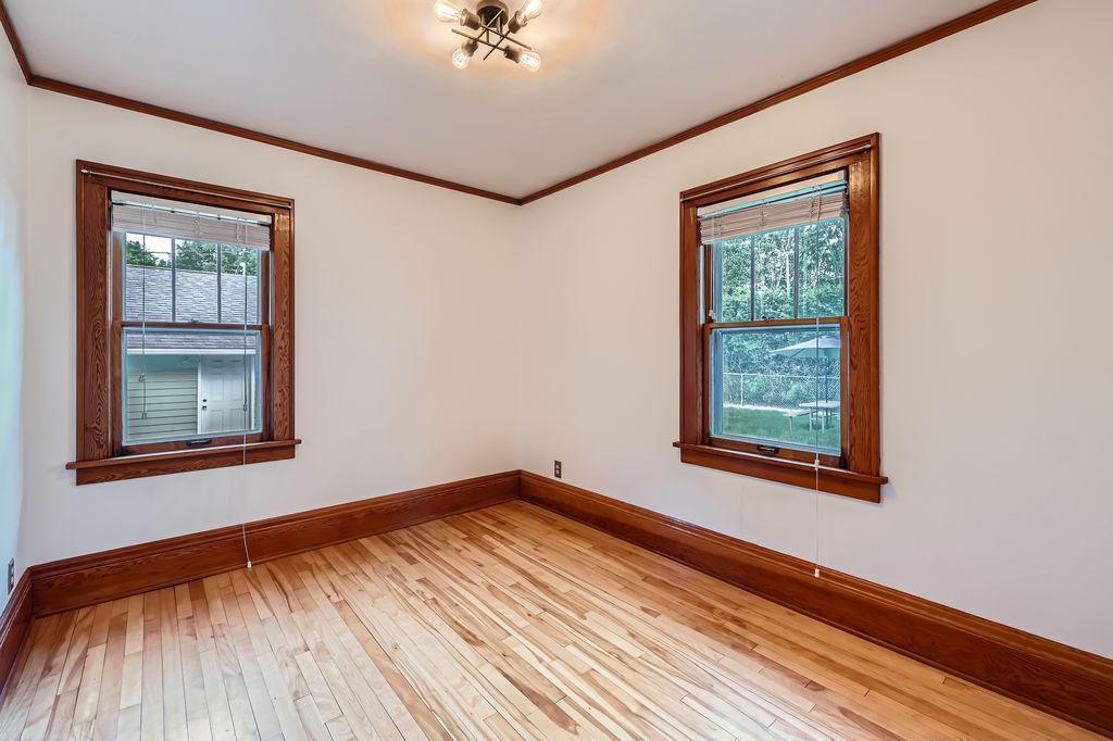 1260 Saint Albans Street N