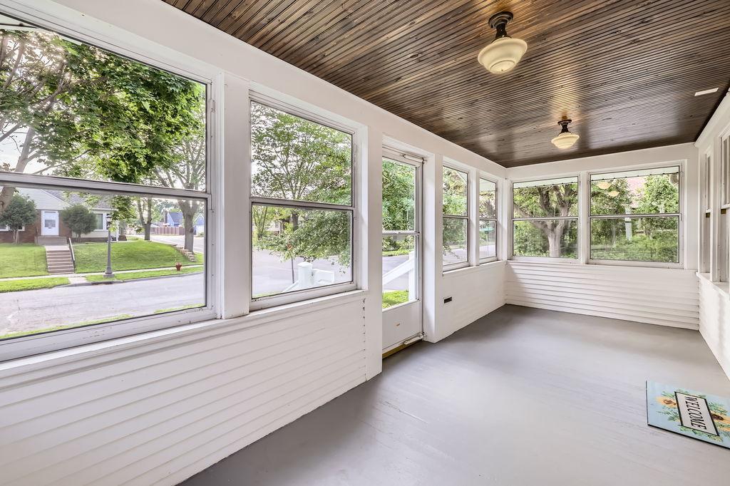 1260 Saint Albans Street N